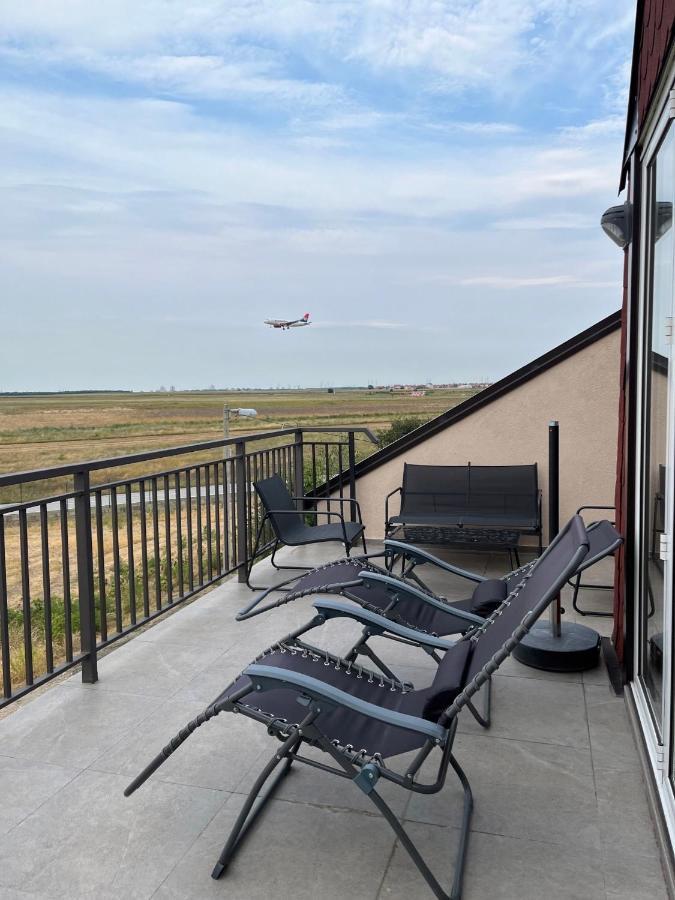 Airport Gate 25 Leilighet Ledine Eksteriør bilde